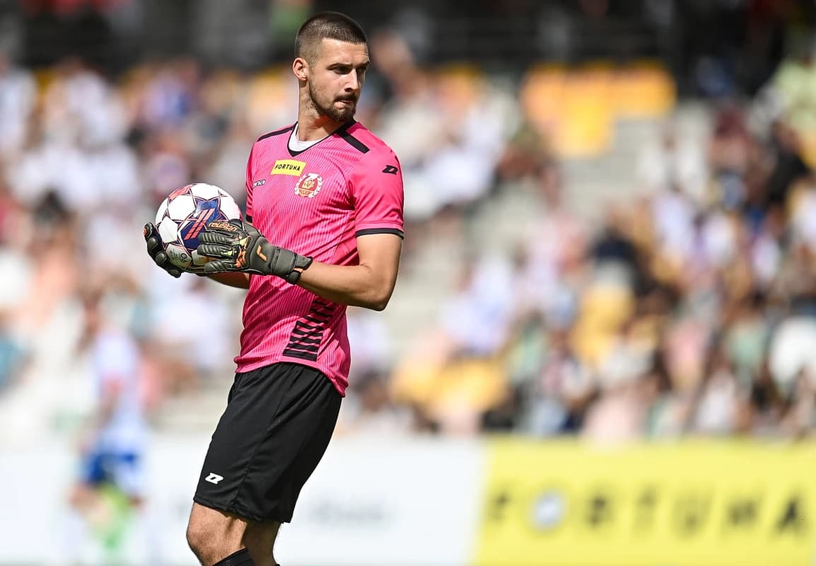 Obrazek newsa : Były bramkarz Lecha Poznań trafi do Niecieczy? Ciekawy transfer na zapleczu Ekstraklasy