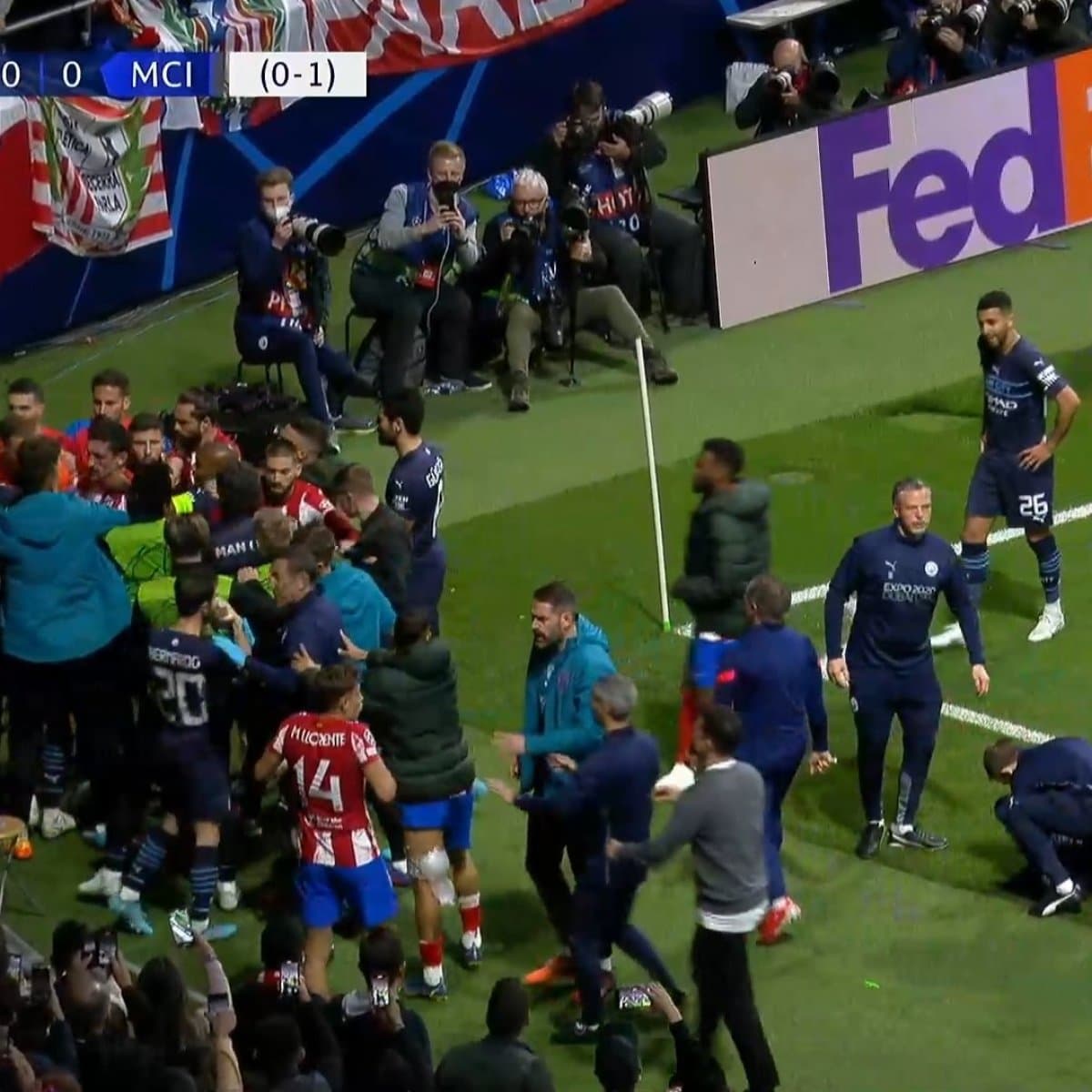 Obrazek newsa : Emocje przeniosły się z boiska do tunelu! Agresywny piłkarz Atletico