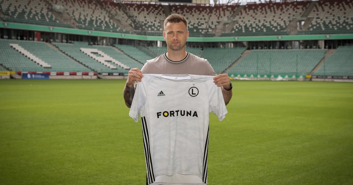 Obrazek newsa : Artur Boruc rozpoczął treningi z Legią Warszawa. “Legia upiekła dwie pieczenie na jednym ogniu”