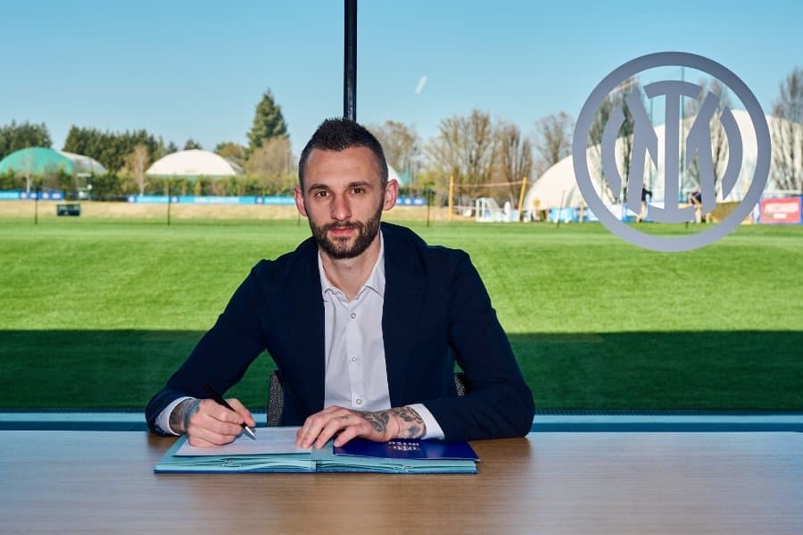 Obrazek newsa : Zwrot akcji w sprawie transferu Brozovicia! Barcelona wróci do gry? 