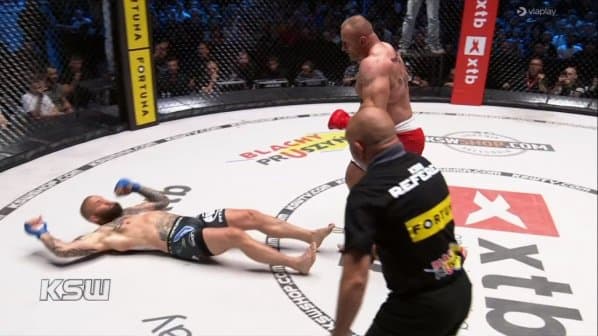 Obrazek newsa : KSW 70: Pudzianowski rozbił Materlę! Efektowny nokaut (Wideo) - Wyniki gali
