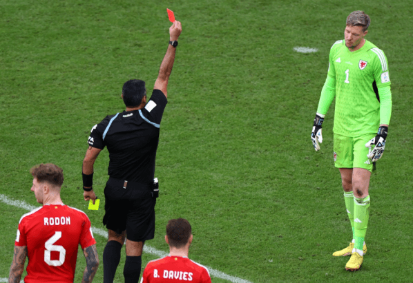 Obrazek newsa : MŚ 2022: Pierwsza czerwona kartka na mundialu! Fatalne zachowanie bramkarza (Wideo)