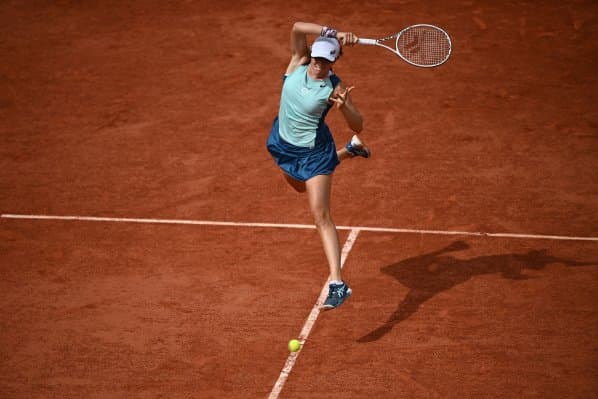 Obrazek newsa : French Open: Spacerek Świątek! Riske rozbita