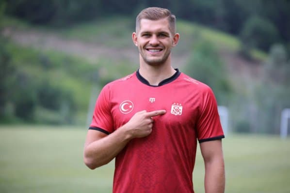 Obrazek newsa : Karol Angielski odchodzi z Radomiaka i przenosi się do Turcji 