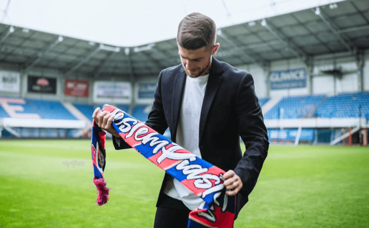 Obrazek newsa : Oficjalnie: Piast Gliwice przedłuża kontrakt z ważnym pomocnikiem