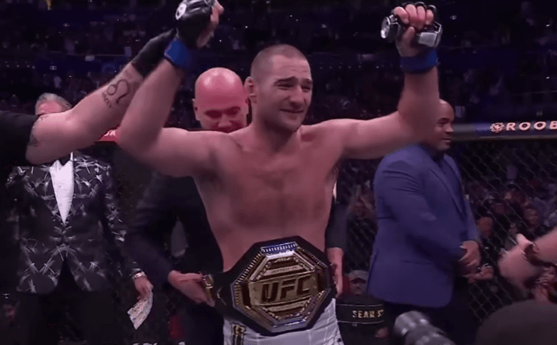 Obrazek newsa : Niedawno zdobył pas UFC! Teraz go uszkodził
