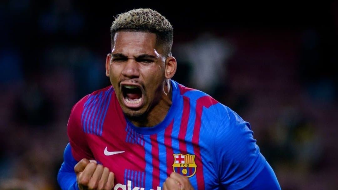 Obrazek newsa : Ronald Araujo o krok od przedłużenia kontraktu z Barceloną