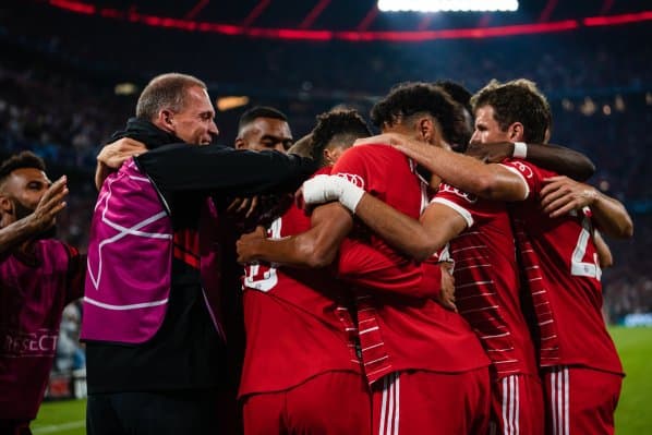 Obrazek newsa : Liga Mistrzów: Bayern pewnie pokonuje Barcelonę, nieskuteczny Lewandowski 