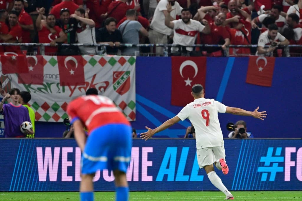 Obrazek newsa : Euro 2024: Turcja rzutem na taśmę pokonuje Czechów i awansuje do 1/8 finału [WIDEO]