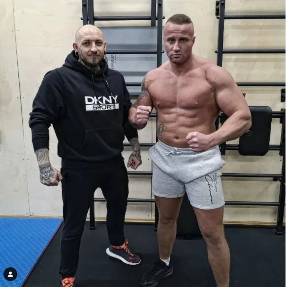Obrazek newsa : Denis Załęcki będzie wyjaśniał hejterów? Freak-fighter się odnosi