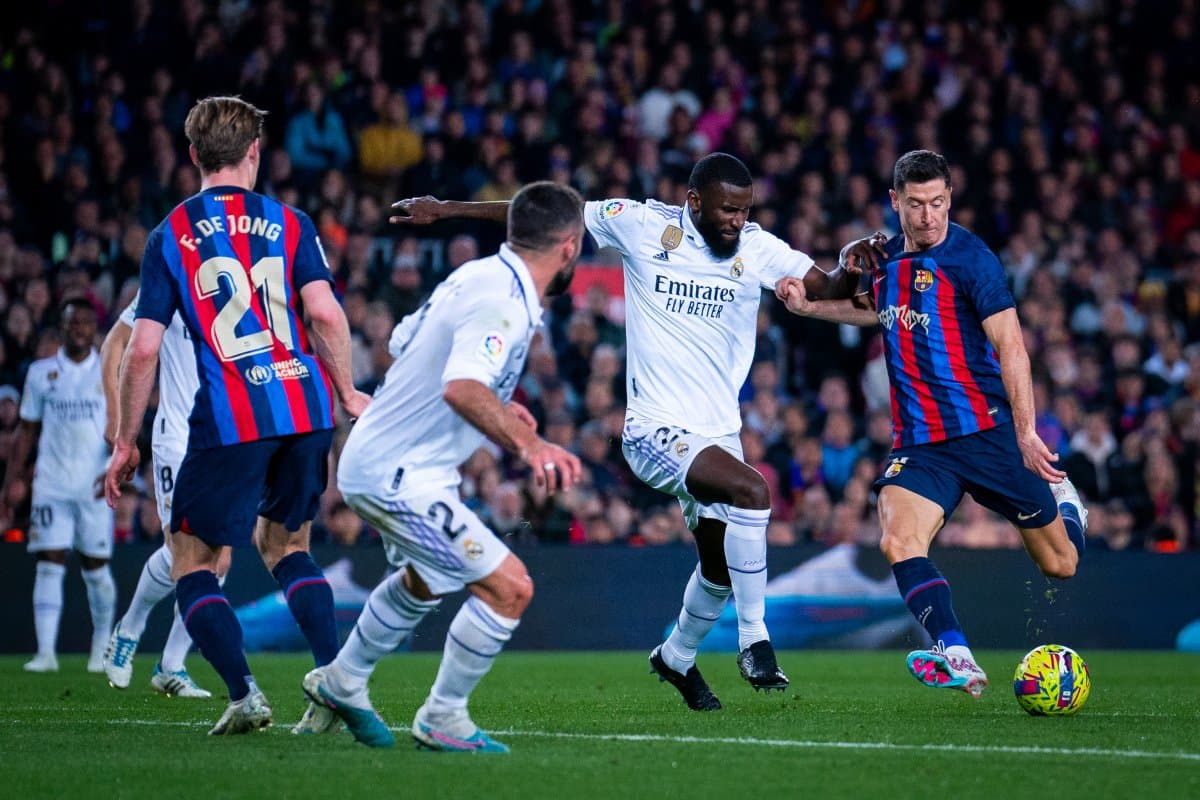 Obrazek newsa : El Clasico: Barcelona rzutem na taśmę pokonuje Real Madryt! (wideo)