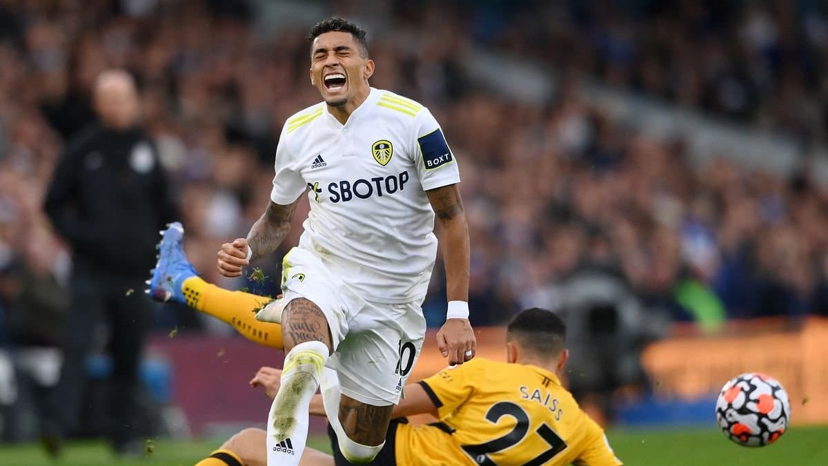 Obrazek newsa : Brutalny faul Romaina Saissa na Raphinhi 