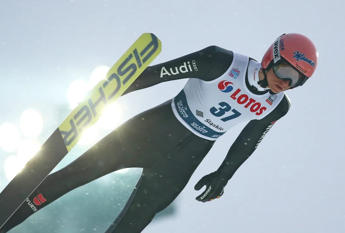 Obrazek newsa : Stefan Kraft zdetronizowany, Karl Geiger triumfuje w Klingenthal. Dwóch Polaków z punktami