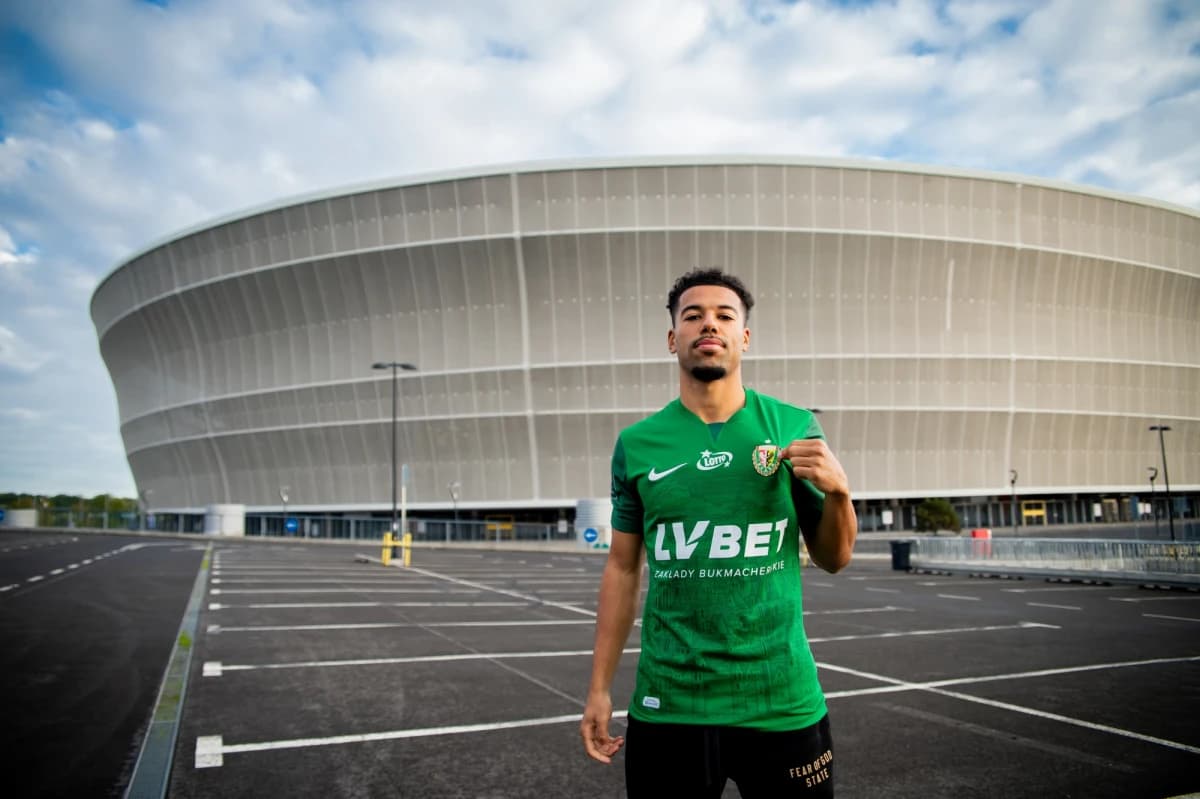 Obrazek newsa : Śląsk Wrocław z transferem po zamknięciu okna. Były piłkarz Fulham [OFICJALNIE]