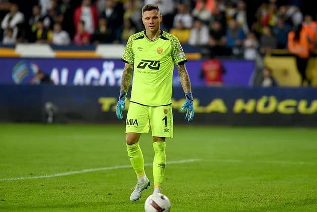 Obrazek newsa : Znamy powód odejścia Rafała Gikiewicza