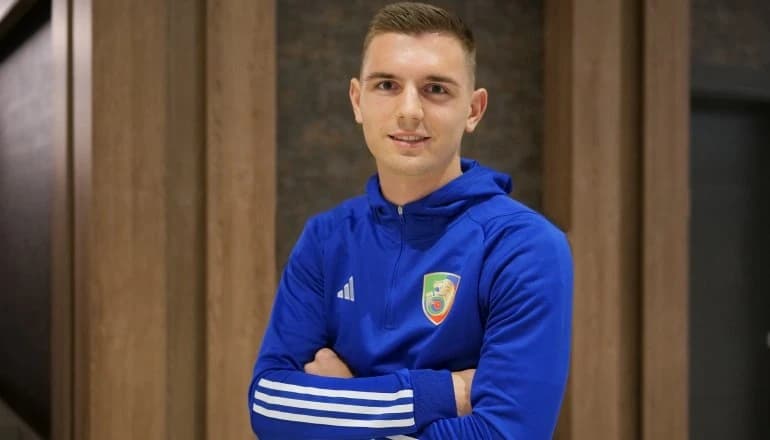 Obrazek newsa : Iwo Kaczmarski jednak nie trafi do Wisły? Interesuje się nim uczestnik Ligi Mistrzów