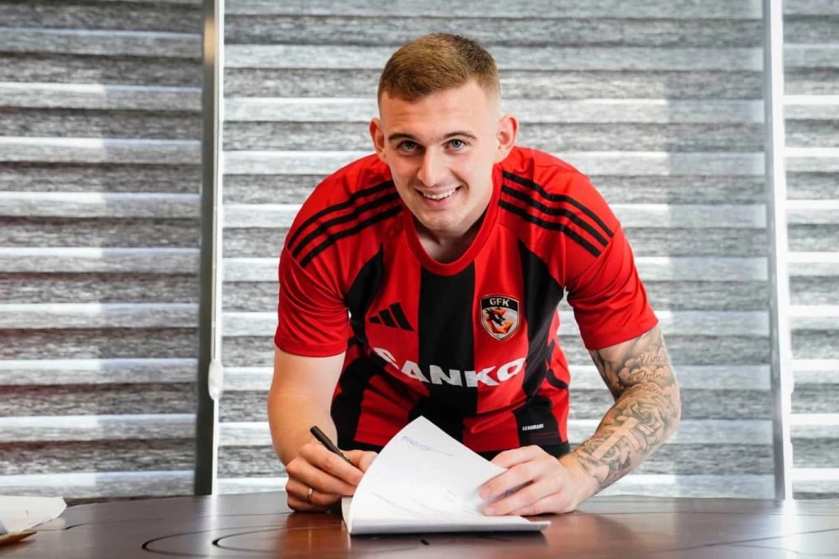 Obrazek newsa : Oficjalnie: Kacper Kozłowski odchodzi z Brighton, turecki kierunek