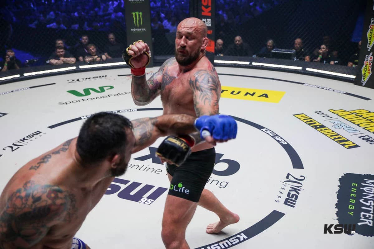 Obrazek newsa : KSW 95: Jakub Wikłacz i Phil De Fries obronili pasy mistrzowskie [WIDEO]