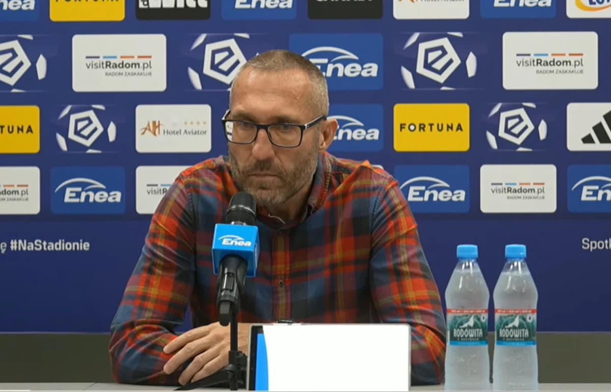 Obrazek newsa : Marek Papszun ma pretensje do swoich piłkarzy po porażce z Radomiakiem. "Dziecinne błędy"