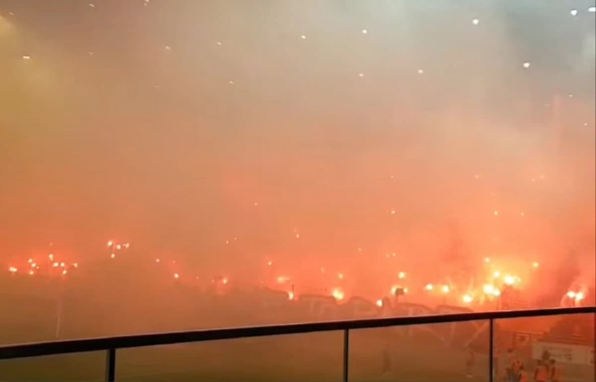 Obrazek newsa : Wielkie racowisko na meczu Pogoń Szczecin - Wisła Kraków. Wzajemne pozdrowienia [WIDEO]
