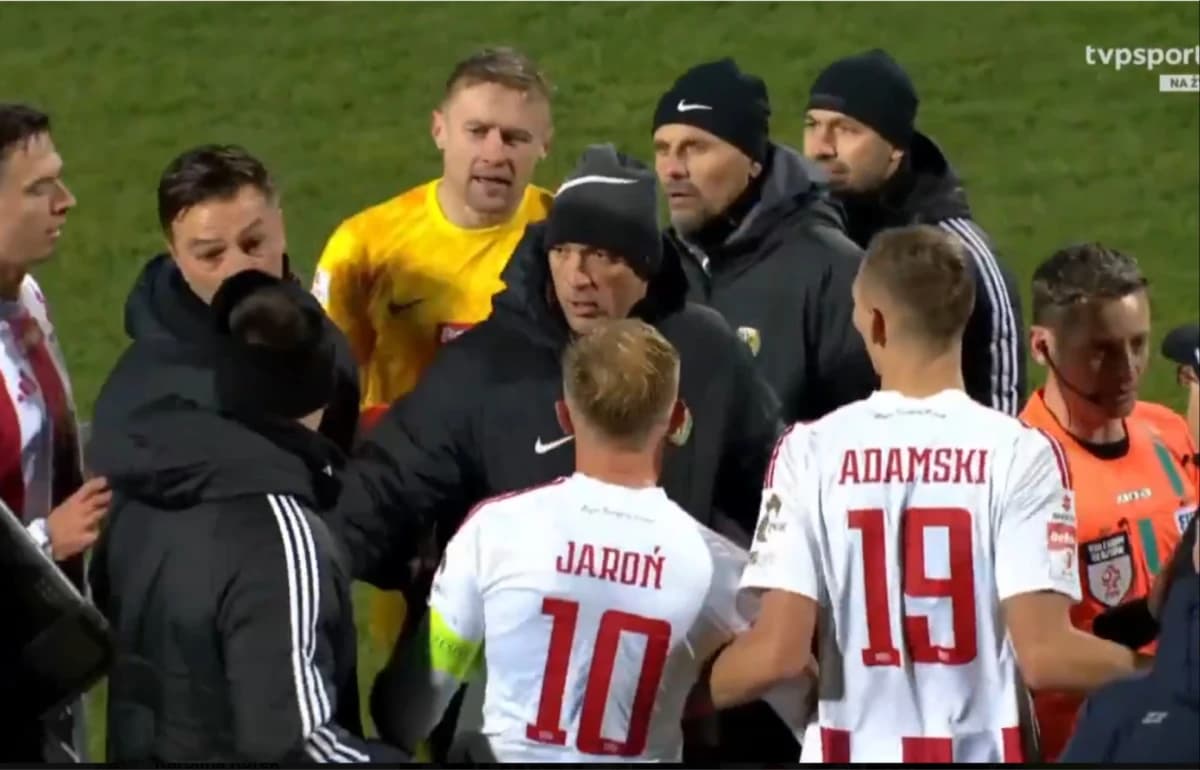 Obrazek newsa : Ante Simundza zmiażdżył sędziego Bartosza Frankowskiego po meczu z Pogonią Grodzisk. "Prowokował nas całe spotkanie"