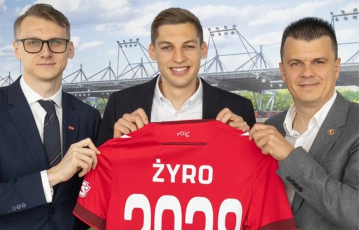 Obrazek newsa : Oficjalnie: Kluczowy piłkarz Widzewa przedłużył umowę z klubem