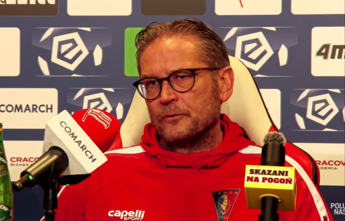 Obrazek newsa : Trener Pogoni Szczecin miał pretensje do sędziego. "Piłka przesunięta o 8 metrów"