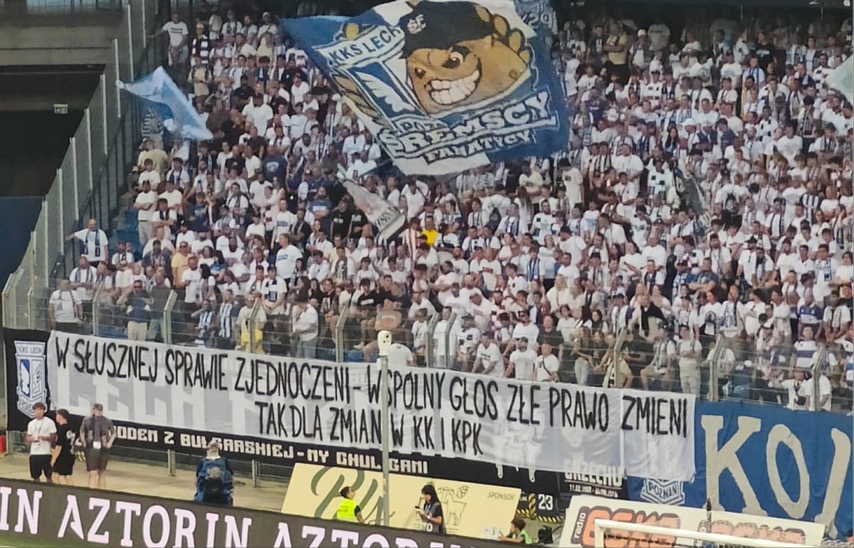 Obrazek newsa : Kibice Lecha Poznań na meczu z Cracovią wywiesili polityczny transparent. Oto co napisali [ZDJĘCIE]
