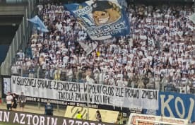Kibice Lecha Poznań na meczu z Cracovią wywiesili polityczny transparent. Oto co napisali [ZDJĘCIE]