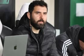 Kolejny powrót do Legii? Szykują plan na odejście Feio