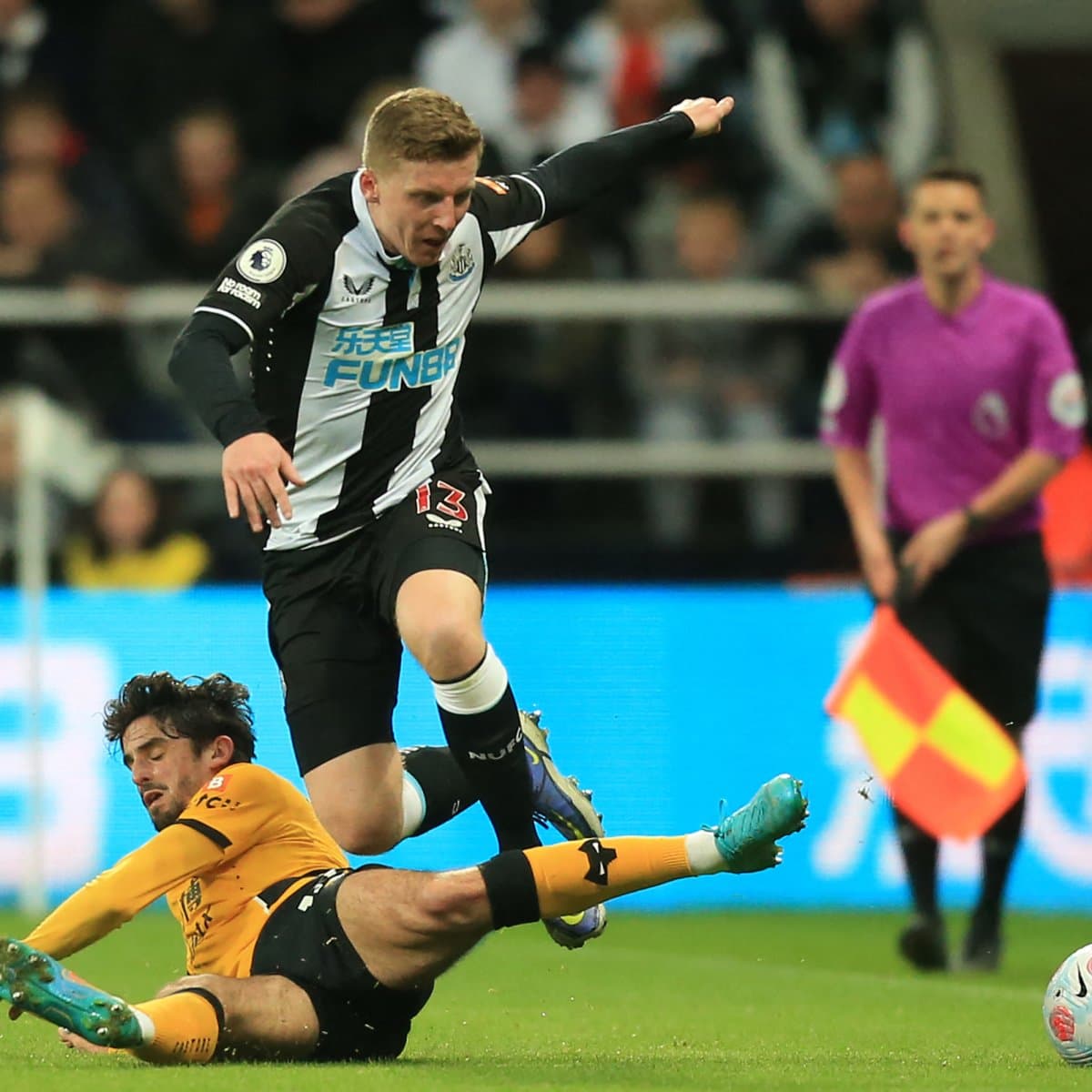 Obrazek newsa : Newcastle minimalnie wygrywa z Wolverhampton i może już spać spokojnie 