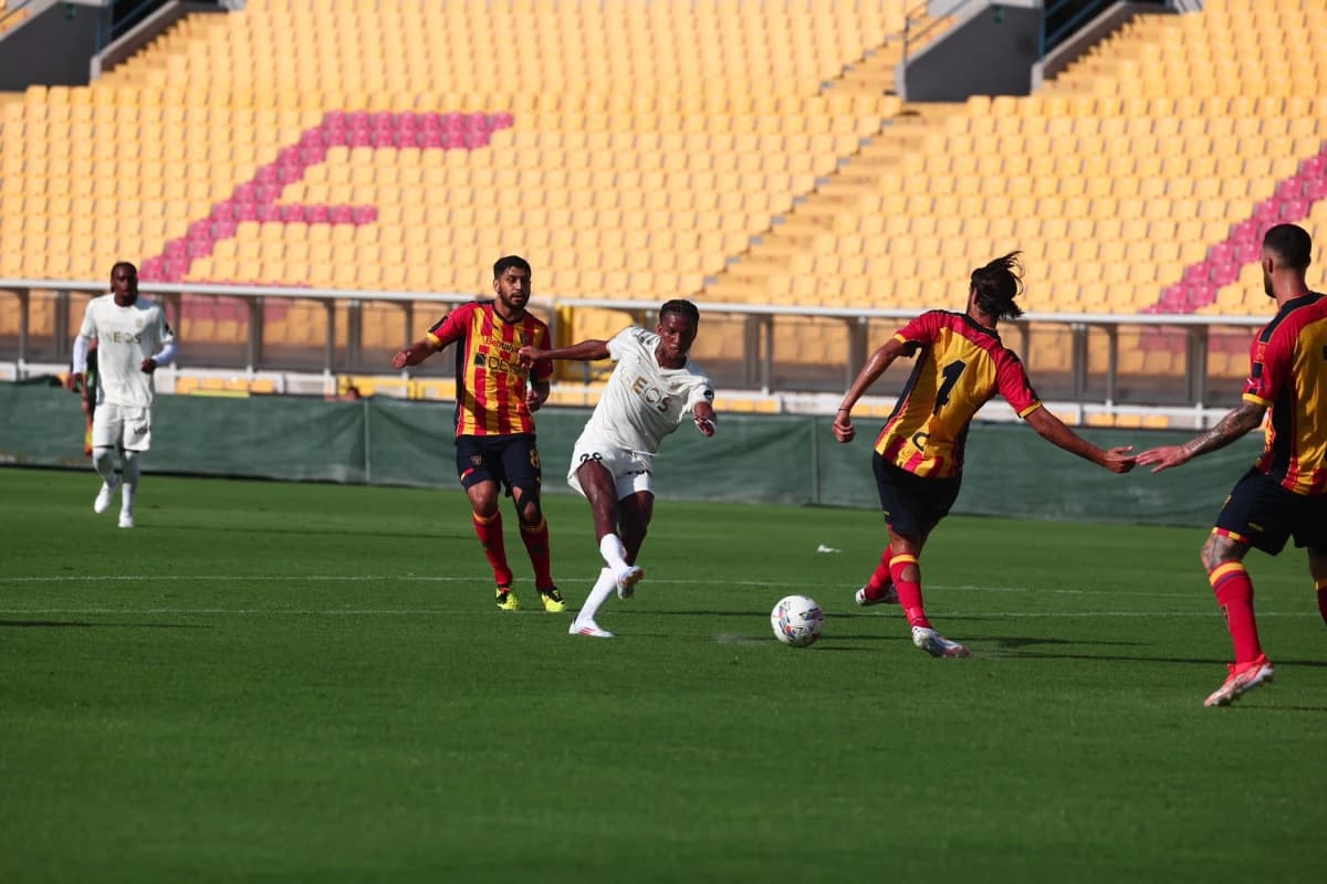 Obrazek newsa : Dobre wejście Marchwińskiego w Lecce, dwa gole Polaka [WIDEO]