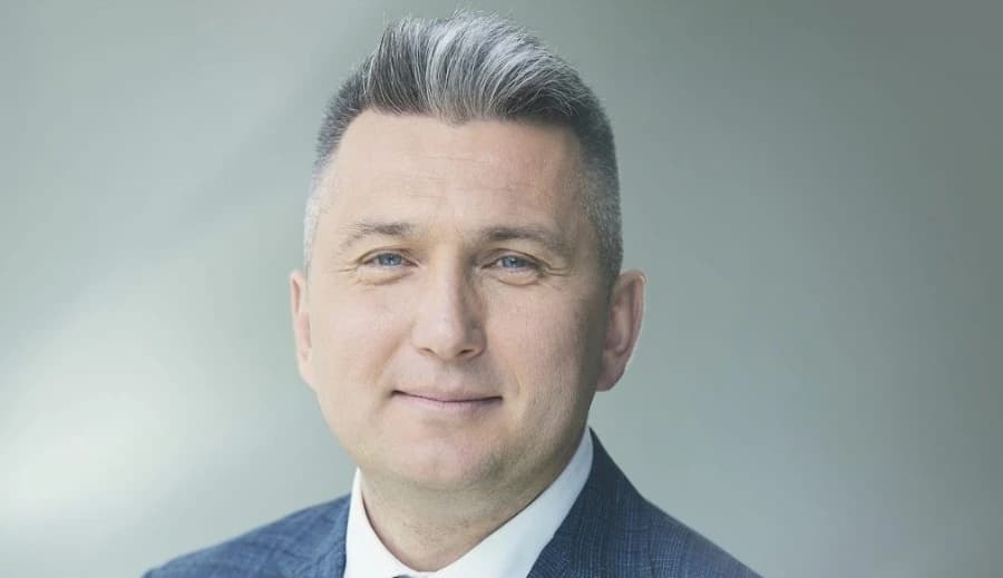 Obrazek newsa : Afera w PKOL, prezes i jego rodzina korzystali ze specjalnej odprawy VIP