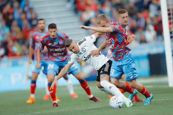 Obrazek newsa : Dobra lekcja. Legia na kolanach w Częstochowie