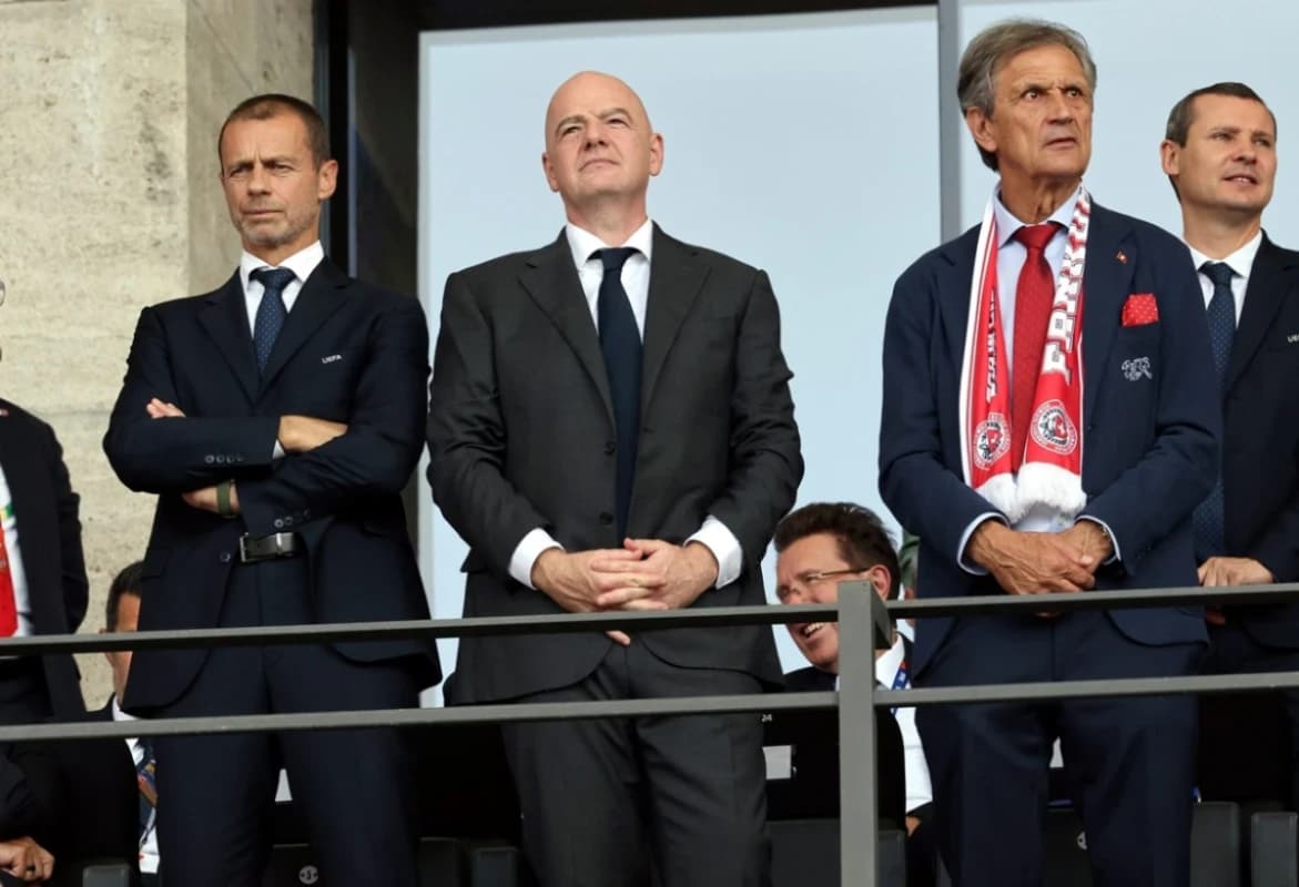 Obrazek newsa : Infantino się nie poddaje: FIFA zachowa przerwy na nawodnienie