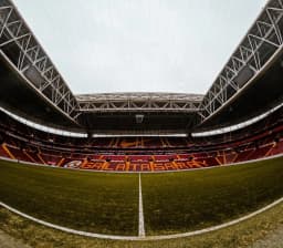 Obrazek news: Eintracht Frankfurt - Galatasaray składy na mecz. Kto zagra od początku? (18.09.2025)