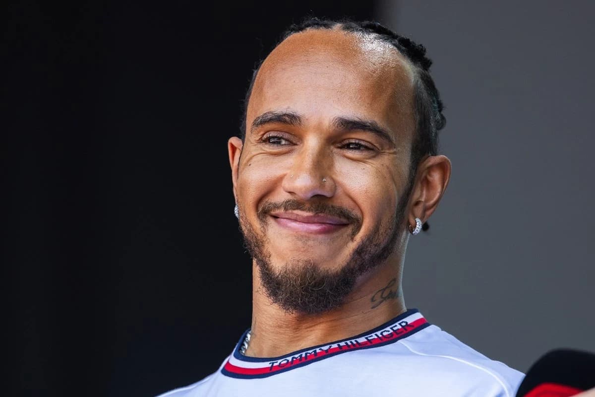 Obrazek newsa : Lewis Hamilton krytykuje nowe przepisy F1. „Najbardziej liczy się dla mnie walka podczas wyścigu”