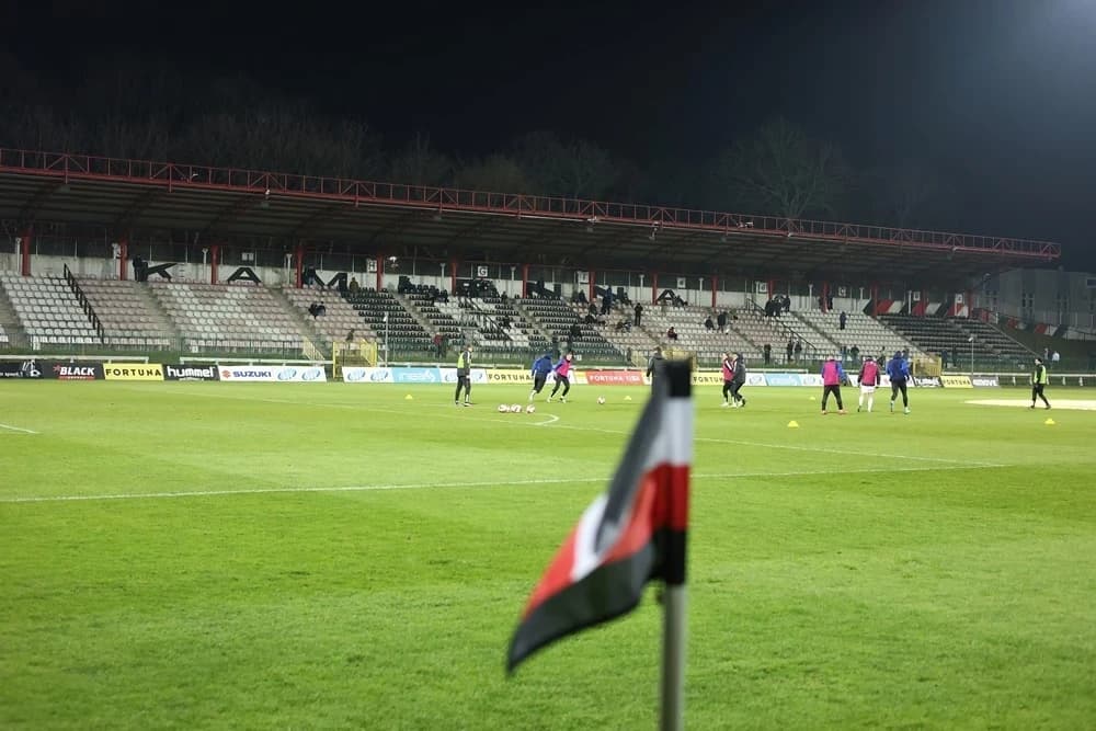 ObrazekPGE FKS Stal Mielec - Polonia Warszawa skrót meczu (02.08.2025) Najlepsze akcje i okazje bramkowe
