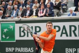 Obrazek news: ATP Madryt. Gdzie oglądać mecz Jaime Faria - Hubert Hurkacz? Transmisja TV, stream online