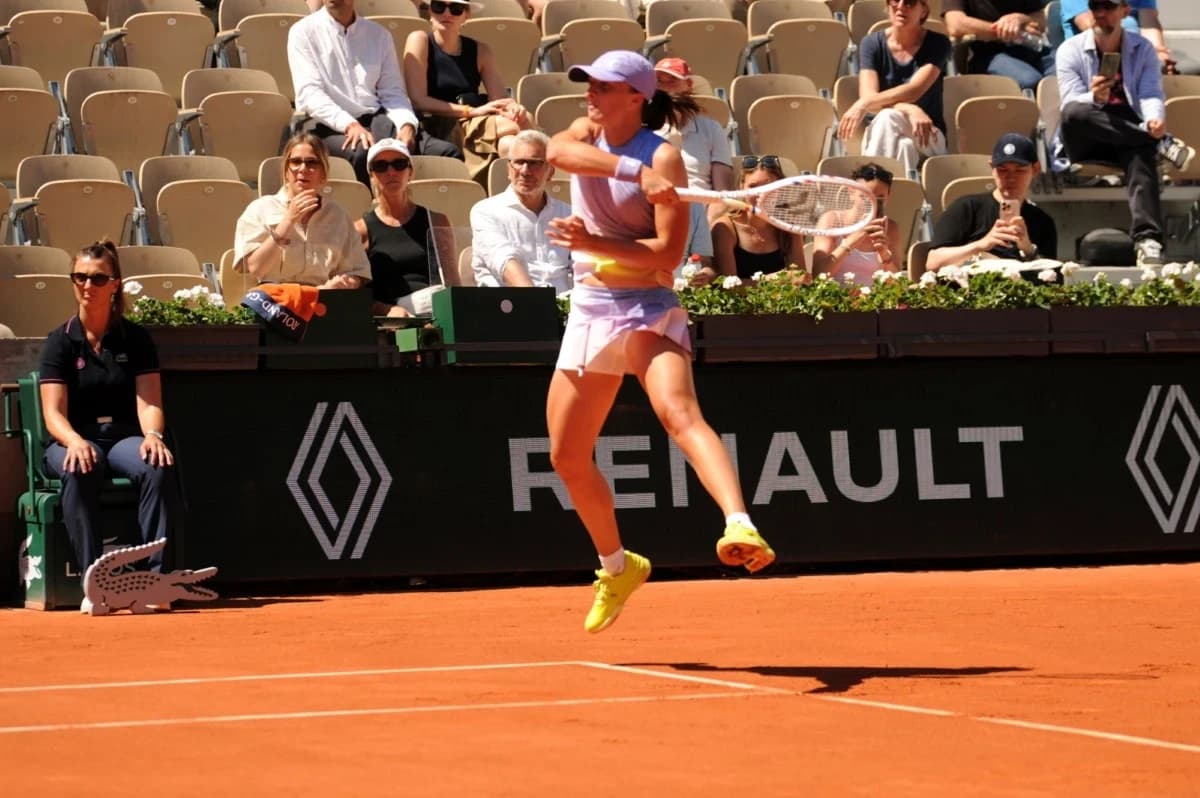 Obrazek newsa : Iga Świątek odpadła w ćwierćfinale turnieju w Pekinie. Elise Mertens lepsza w dwóch setach