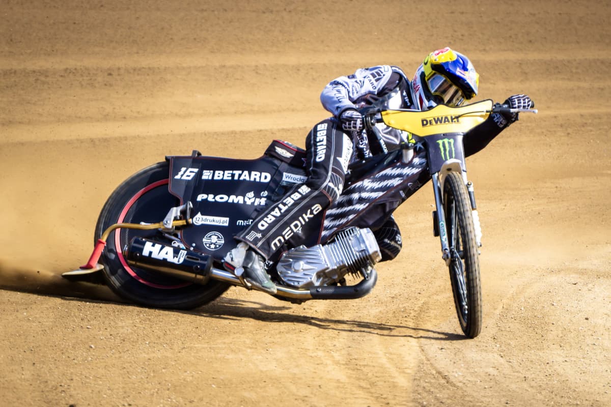 Obrazek newsa : Maciej Janowski wraca do Grand Prix! Otrzymał stałą „dziką kartę” na sezon 2027