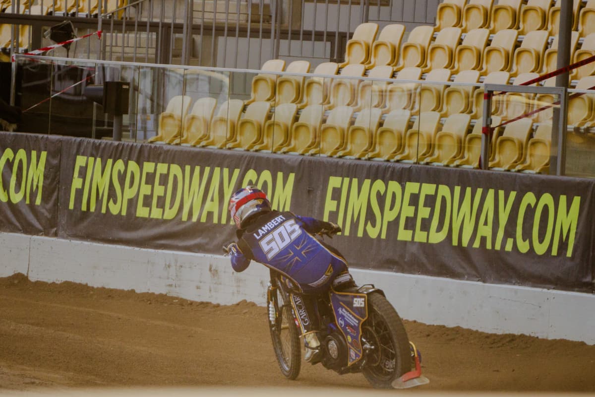 Obrazek newsa : Żużel. SGP 2026: Robert Lambert mistrzem świata! Bartosz Zmarzlik stracił tytuł w Toruniu