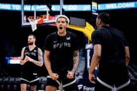 Sochan rozwija się bardzo szybko na nowej pozycji? Popovich tłumaczy