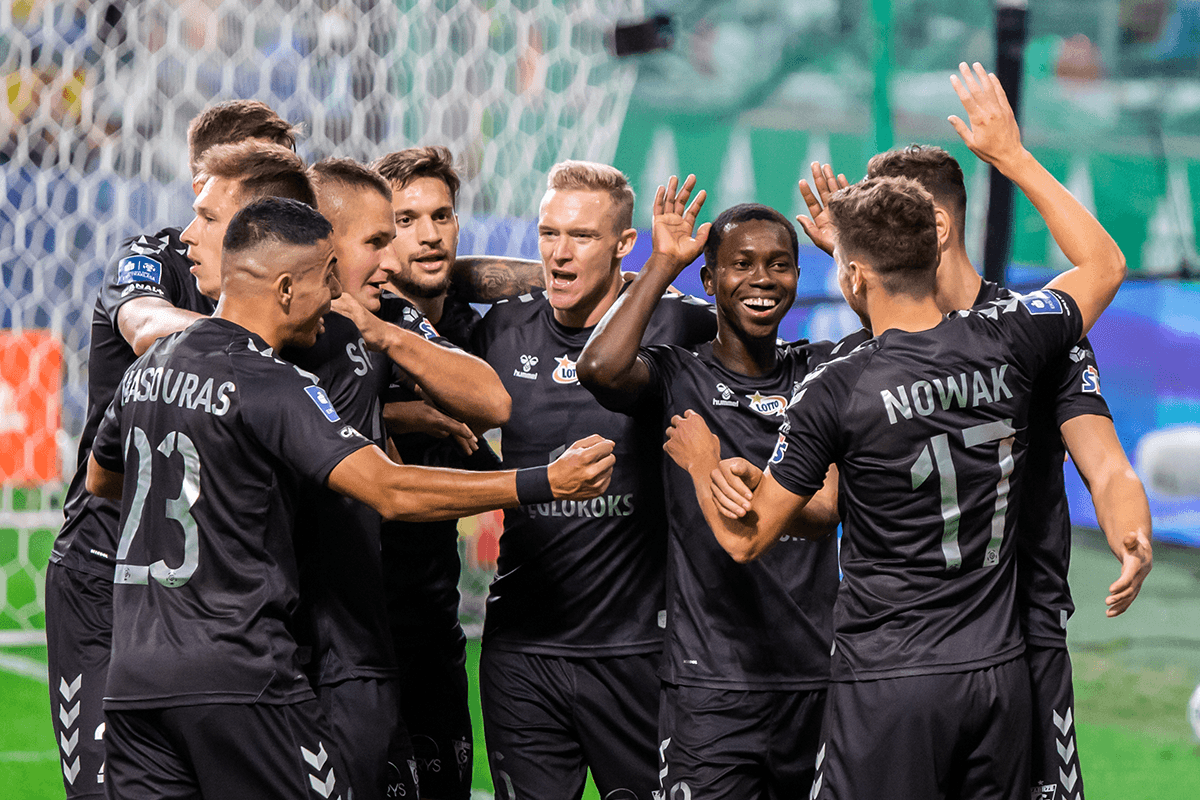 Obrazek newsa : Fenomenalny gol Lukasa Podolskiego [WIDEO]