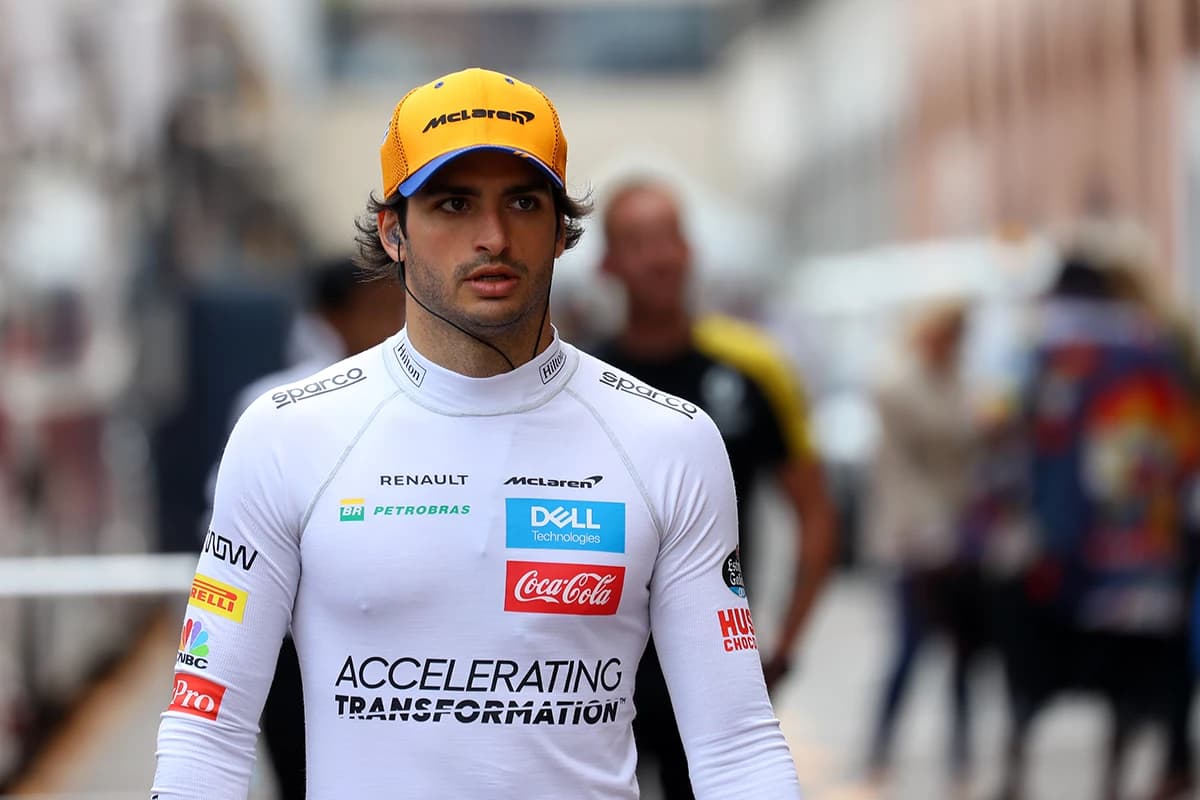 Obrazek newsa : Carlos Sainz z pole position przed Grand Prix Singapuru, problemy Maxa Verstappena