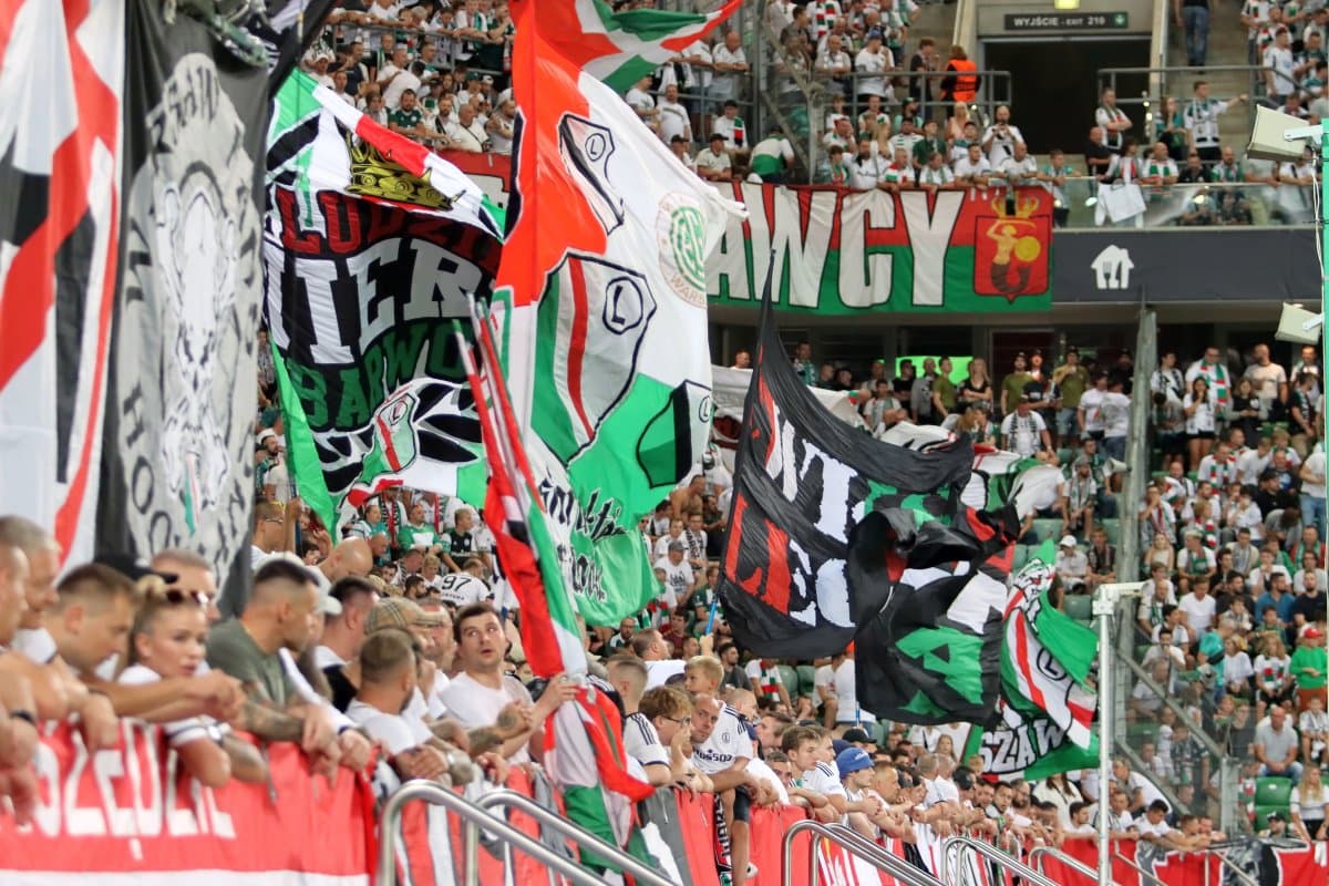 Obrazek newsa : UEFA ukarała Legię i Raków! Ile polskie kluby muszą zapłacić?