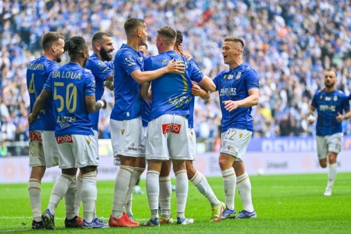 Obrazek newsa : Demolka w Poznaniu! Lech Poznań rozbił Puszczę Niepołomice (WIDEO)