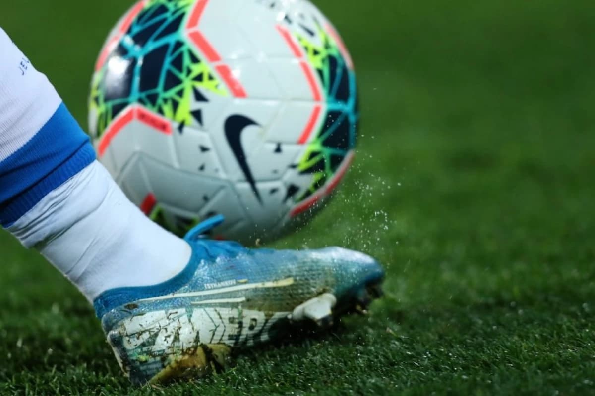 Obrazek newsa : Trzy piłkarskie spotkania na żywo w Sportklubie, Sportklub - Mecze na żywo (02.05-05.05)