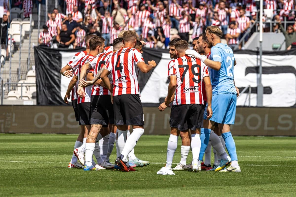 Obrazek newsa : Dramat piłkarza Cracovii. Debiut okupiony kontuzją. Trener Luka Elsner zabrał głos