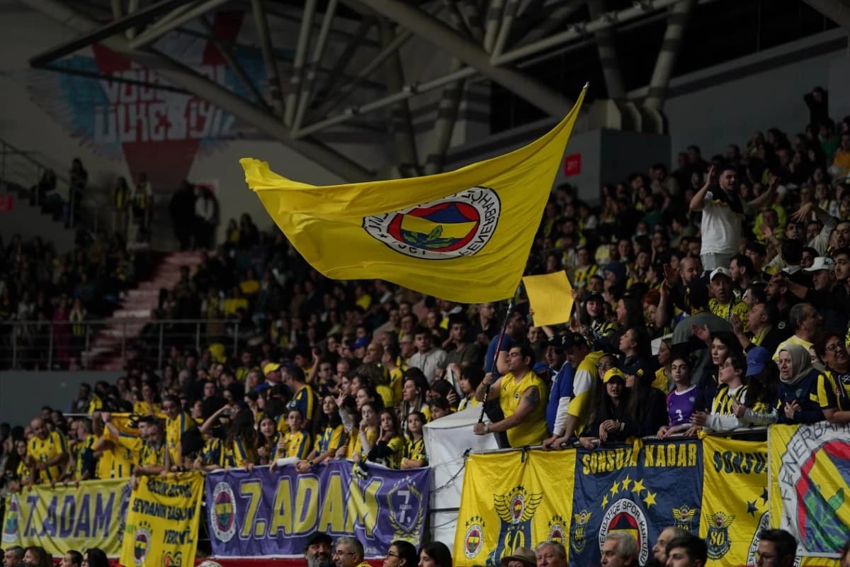 Obrazek newsa : Trzęsienie ziemi w Fenerbahçe. Domenico Tedesco zwolniony po derbach